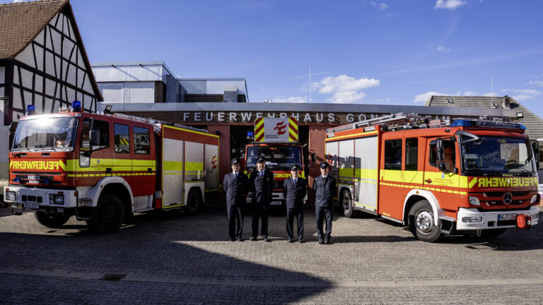 Vorstand mit Kopfbedeckung -